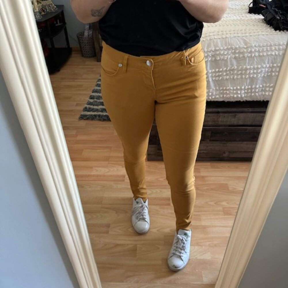 Express Mid Rise Yellow Skinny Jean Size 8